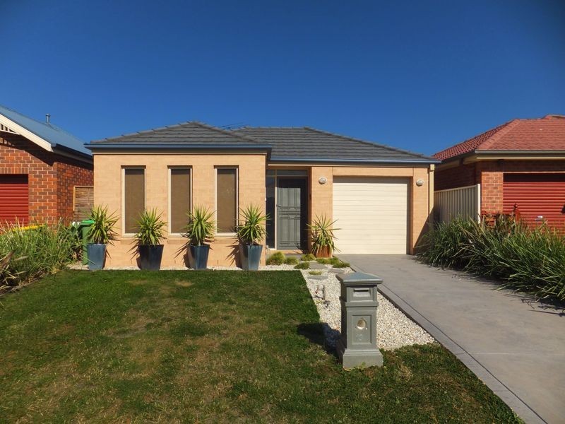 13 Willowbank Pocket, Pakenham VIC 3810