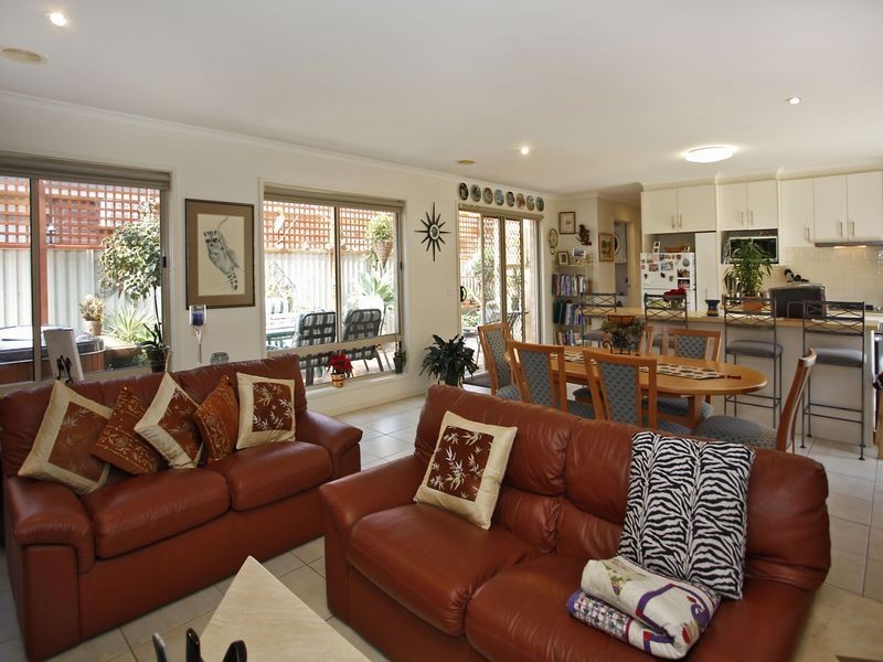 13 Willowbank Pocket, Pakenham VIC 3810