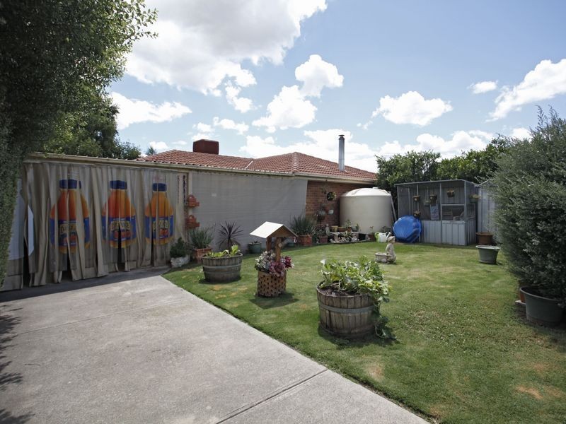 2 Matthews Court, Pakenham VIC 3810