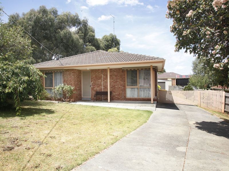 90 Eagle Drive, Pakenham VIC 3810