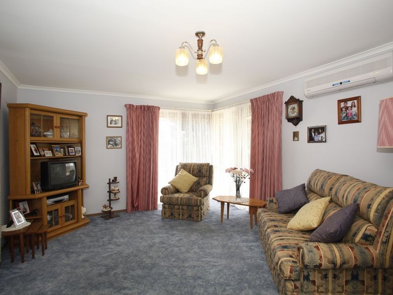 90 Eagle Drive, Pakenham VIC 3810