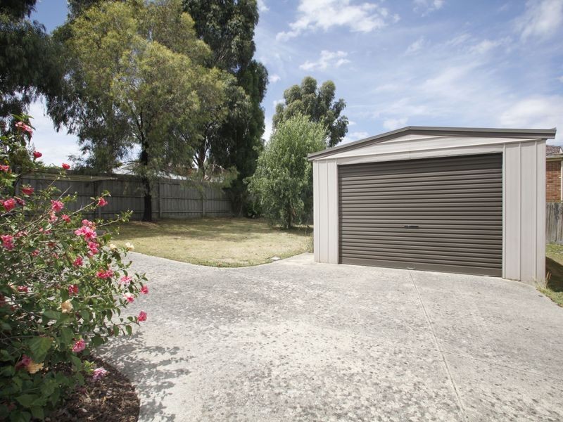 90 Eagle Drive, Pakenham VIC 3810