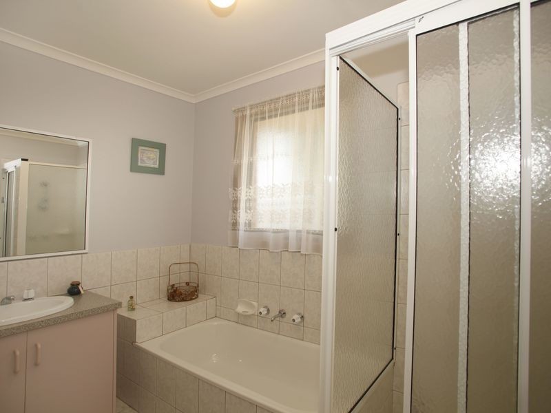 90 Eagle Drive, Pakenham VIC 3810