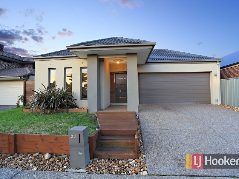 32 Cormorant Parade, Pakenham VIC 3810