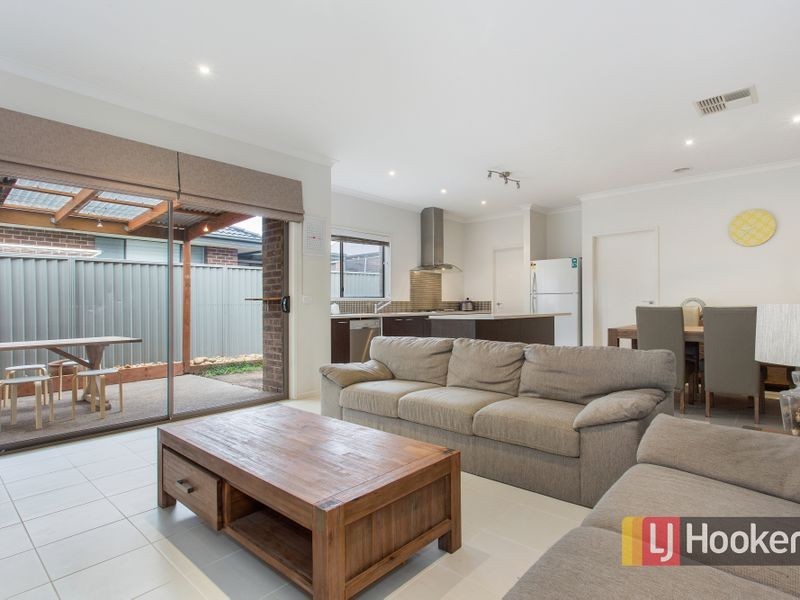 32 Cormorant Parade, Pakenham VIC 3810