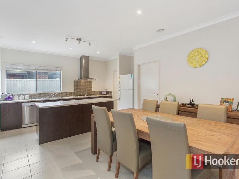 32 Cormorant Parade, Pakenham VIC 3810