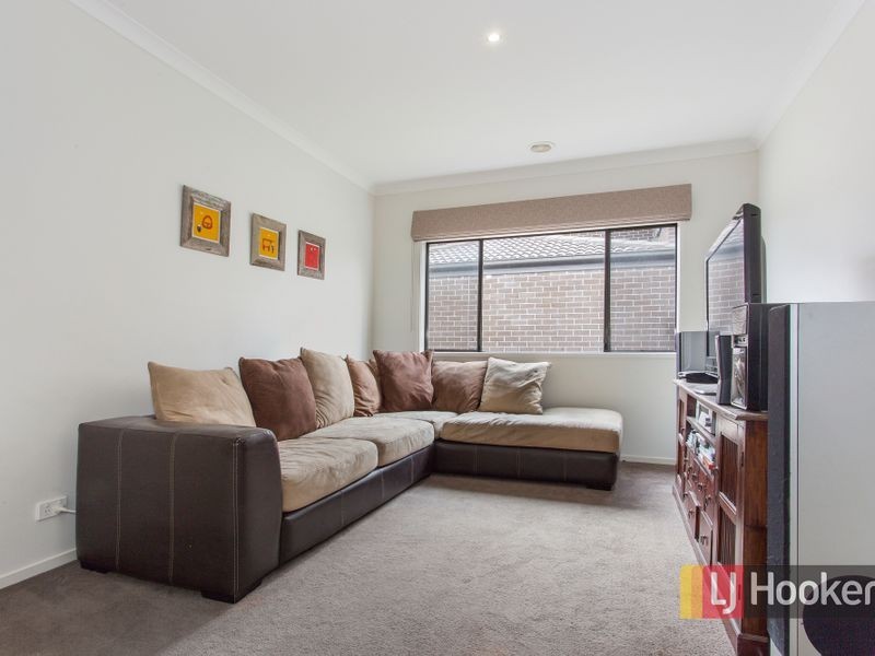 32 Cormorant Parade, Pakenham VIC 3810