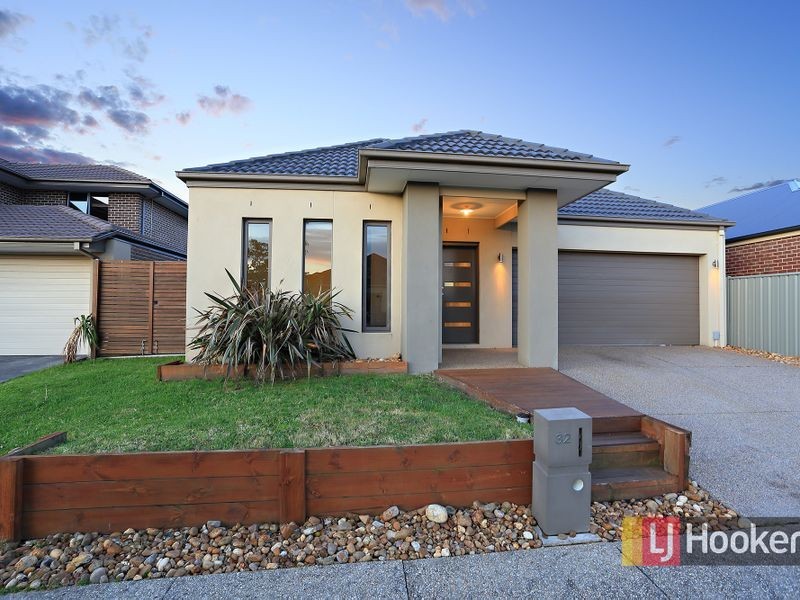 32 Cormorant Parade, Pakenham VIC 3810