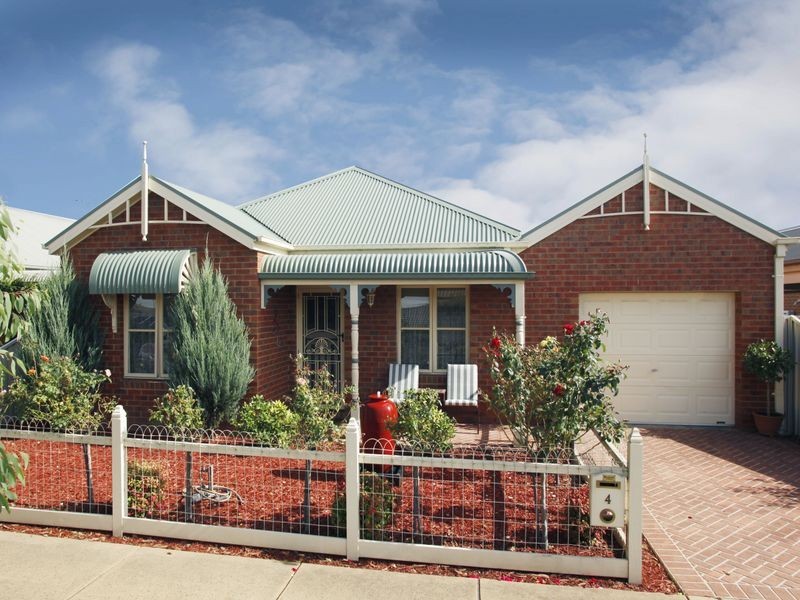 4 Genoa Grove, Pakenham VIC 3810