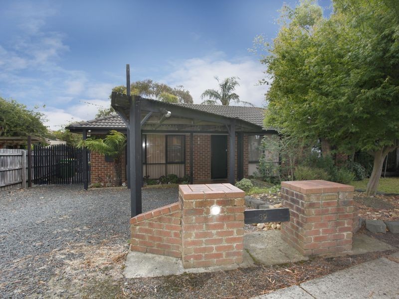 39 Meeking Drive, Pakenham VIC 3810