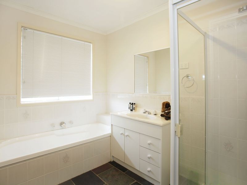 1 Paramount Way, Pakenham VIC 3810