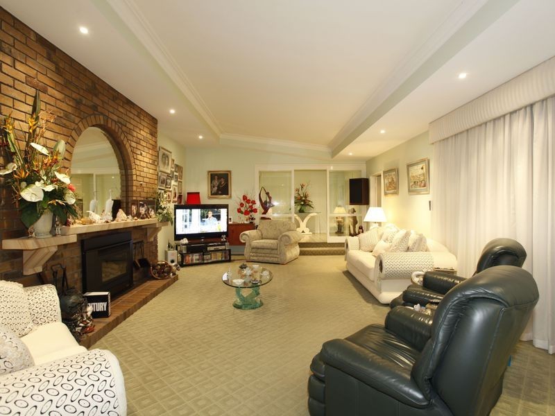 19 Wallangara Drive, Pakenham VIC 3810