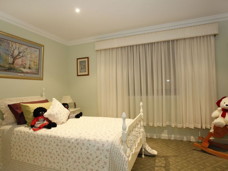 19 Wallangara Drive, Pakenham VIC 3810