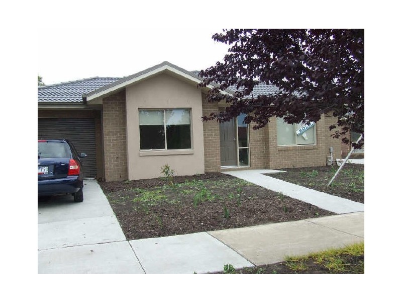 1/27 Rogers Street, Pakenham VIC 3810