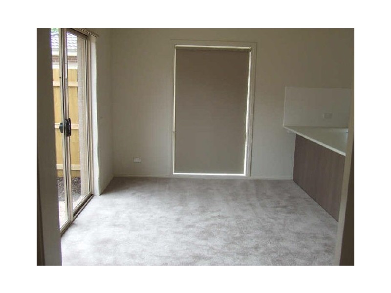 1/27 Rogers Street, Pakenham VIC 3810