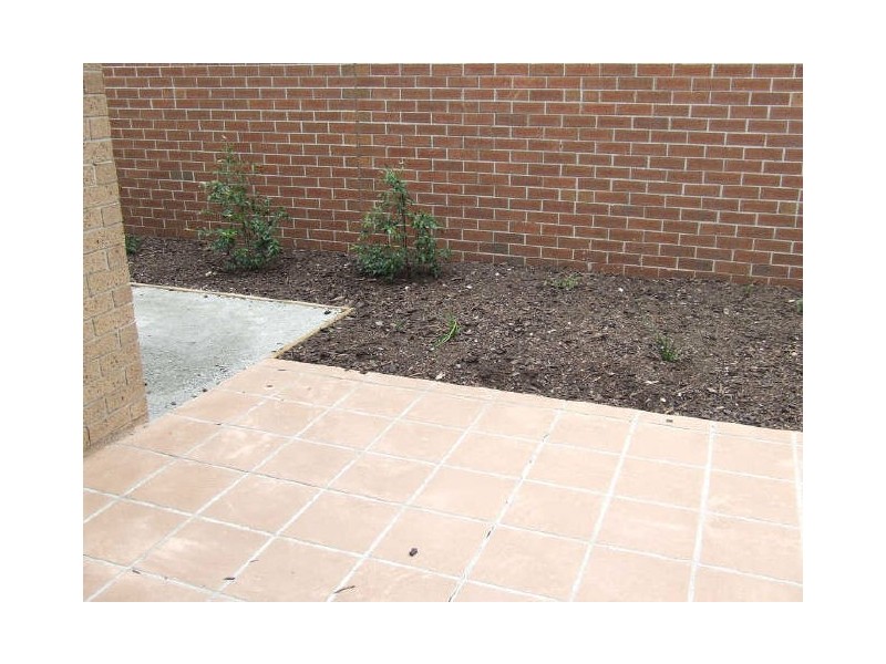 1/27 Rogers Street, Pakenham VIC 3810