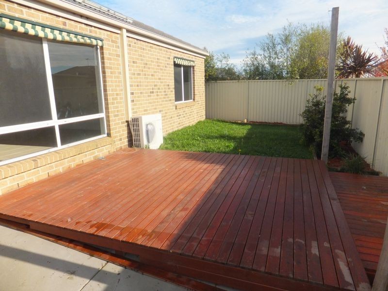 6 Wonboyn Close, Pakenham VIC 3810