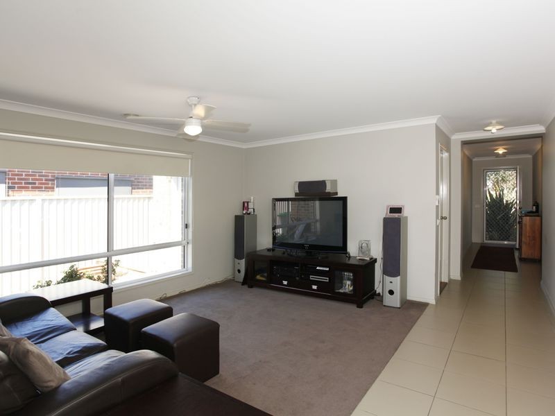 6 Wonboyn Close, Pakenham VIC 3810