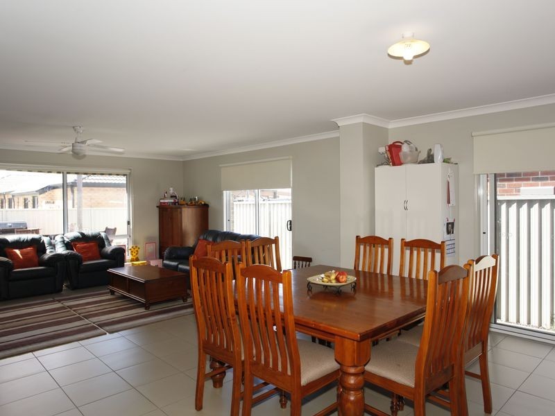 6 Wonboyn Close, Pakenham VIC 3810