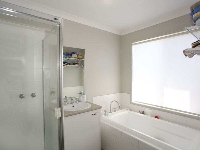6 Wonboyn Close, Pakenham VIC 3810