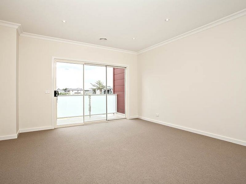 31 Albatross Drive, Pakenham VIC 3810