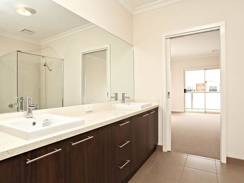 31 Albatross Drive, Pakenham VIC 3810