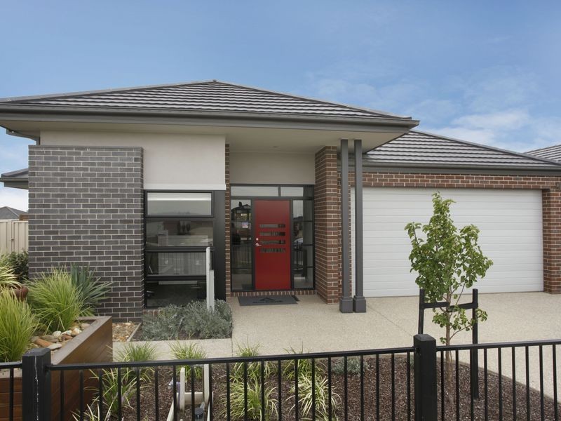 Lot 8/7 Caversham Drive, Pakenham VIC 3810