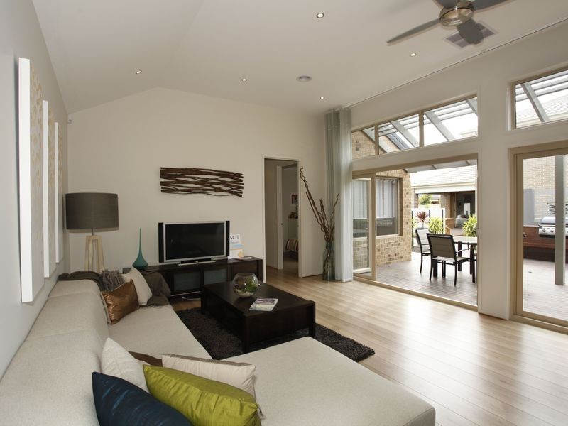 5 Caversham Drive, Pakenham VIC 3810