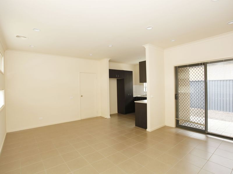 1 Dealbata Lane, Pakenham VIC 3810