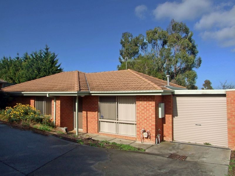 2/1 Balmoral Way, Pakenham VIC 3810