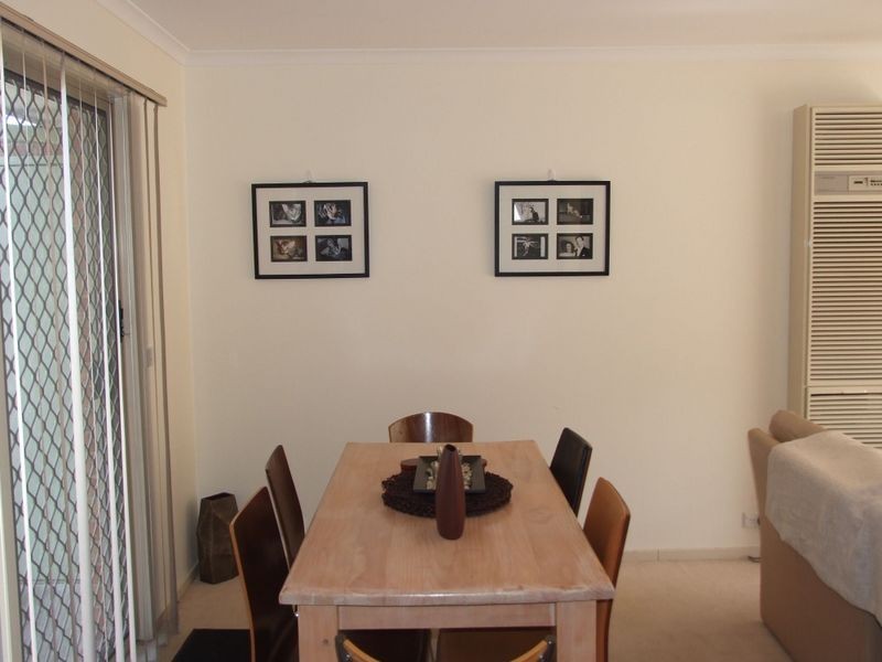 2/1 Balmoral Way, Pakenham VIC 3810