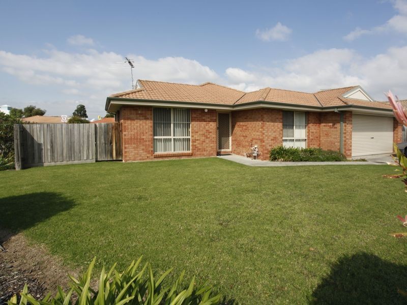 5 Naples Way, Pakenham VIC 3810
