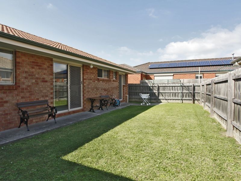 5 Naples Way, Pakenham VIC 3810