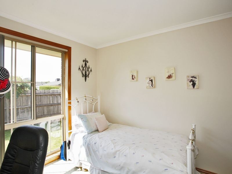 5 Naples Way, Pakenham VIC 3810