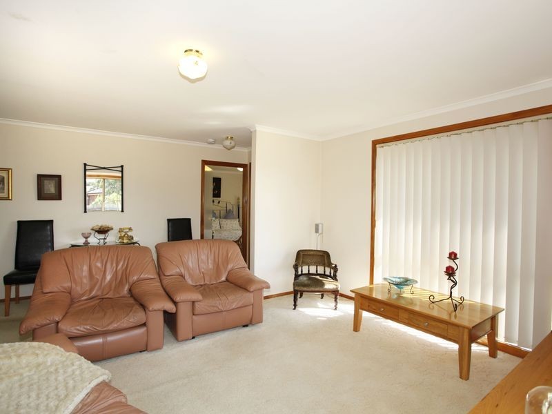 5 Naples Way, Pakenham VIC 3810