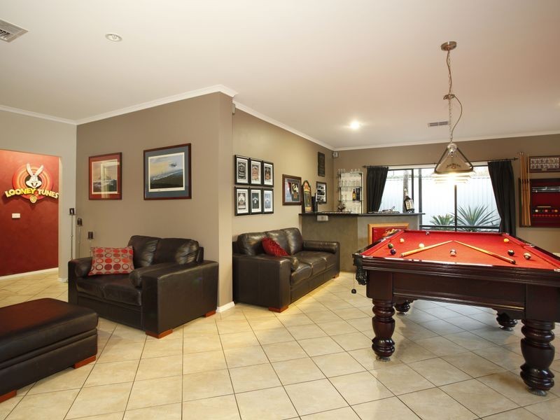 13 Charlotte Pass, Pakenham VIC 3810