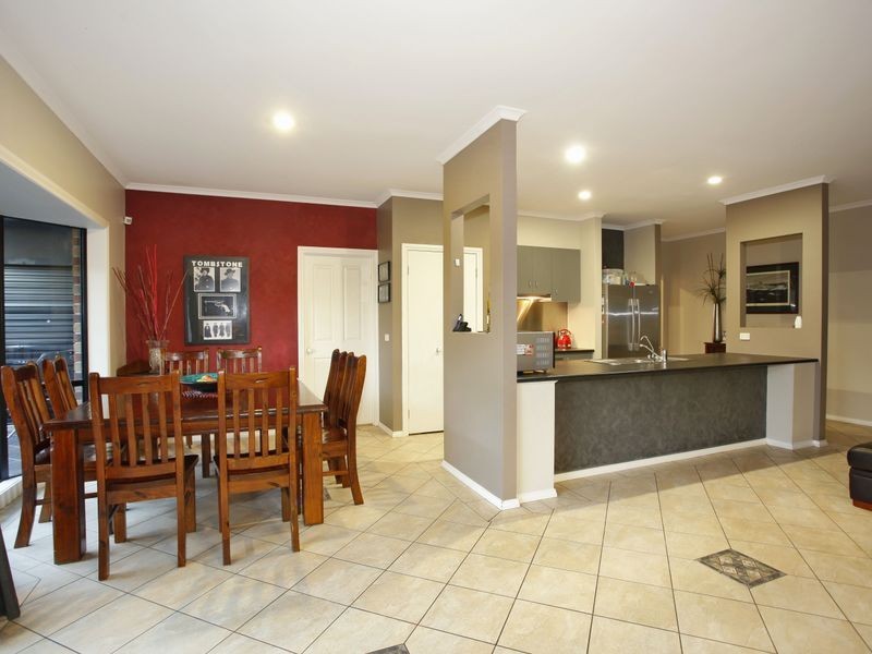 13 Charlotte Pass, Pakenham VIC 3810