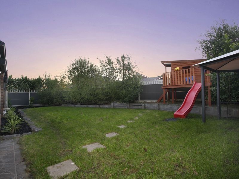 13 Charlotte Pass, Pakenham VIC 3810