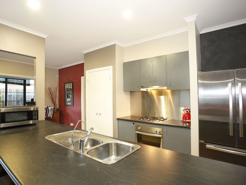 13 Charlotte Pass, Pakenham VIC 3810