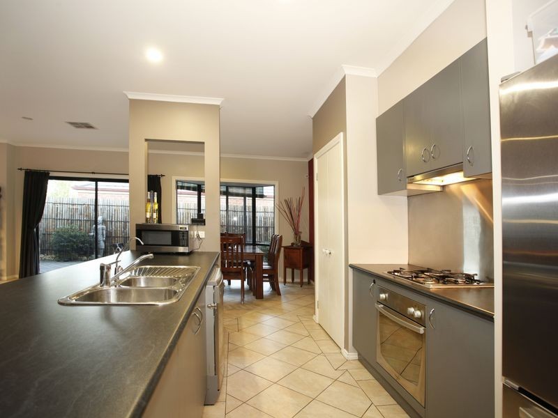 13 Charlotte Pass, Pakenham VIC 3810