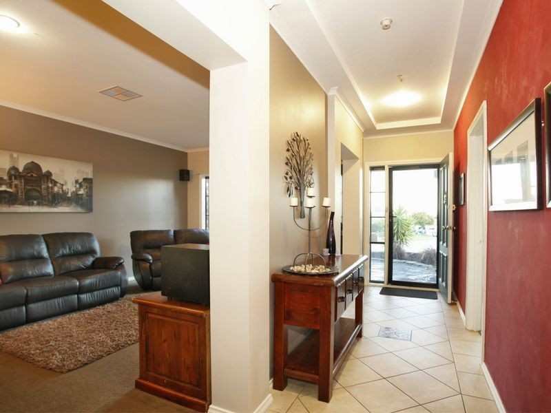 13 Charlotte Pass, Pakenham VIC 3810