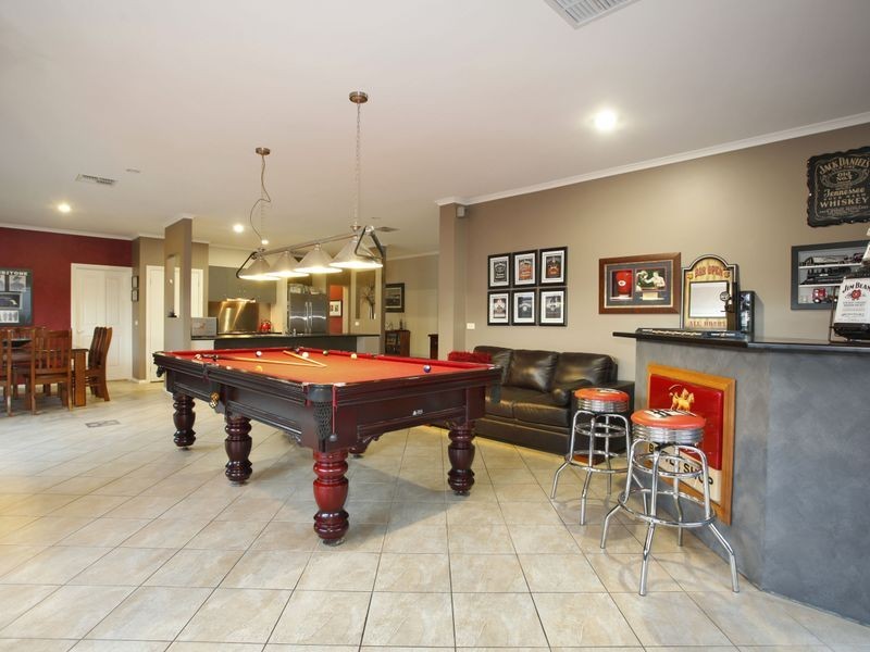 13 Charlotte Pass, Pakenham VIC 3810