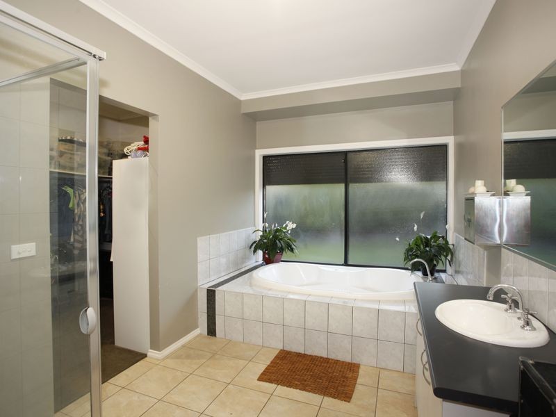 13 Charlotte Pass, Pakenham VIC 3810