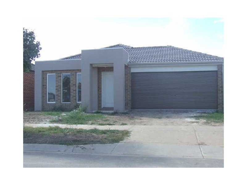 6 Wonboyn Close, Pakenham VIC 3810