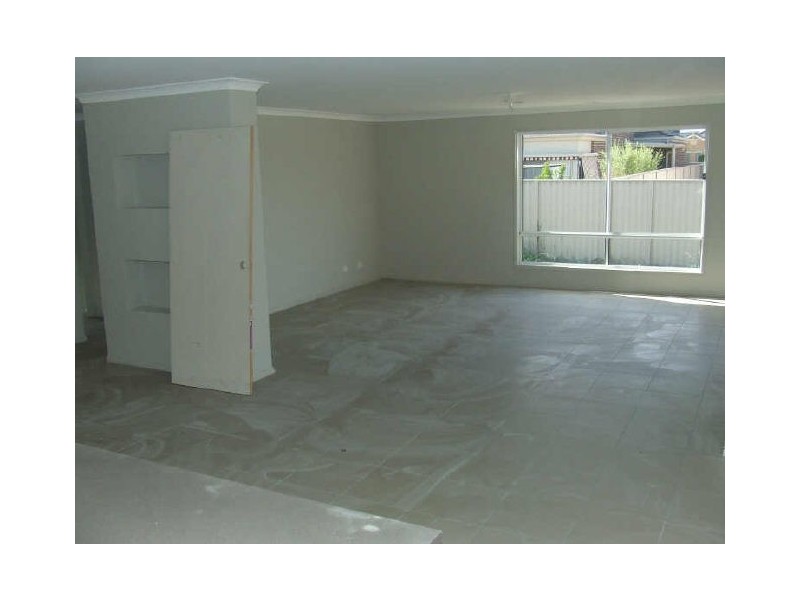 6 Wonboyn Close, Pakenham VIC 3810