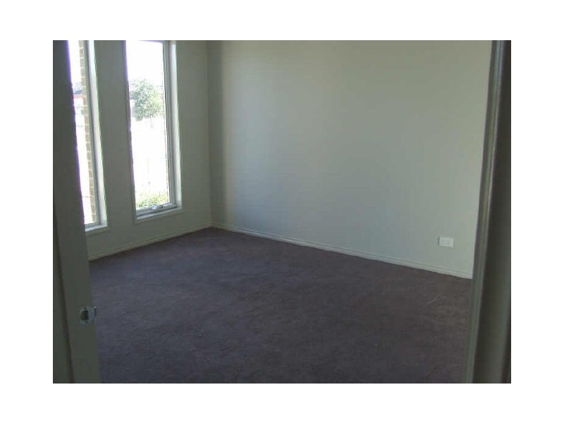 6 Wonboyn Close, Pakenham VIC 3810