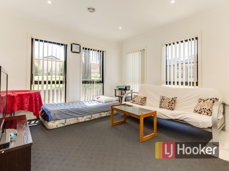 16/103 Army Road, Pakenham VIC 3810