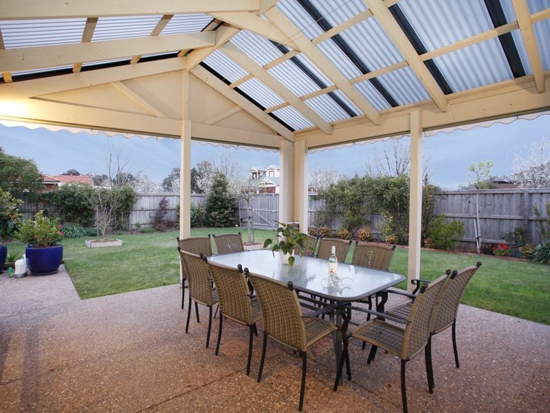 70 Livingstone Boulevard, Pakenham VIC 3810