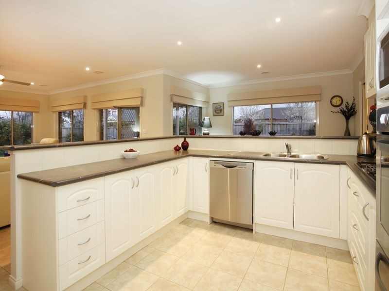 70 Livingstone Boulevard, Pakenham VIC 3810