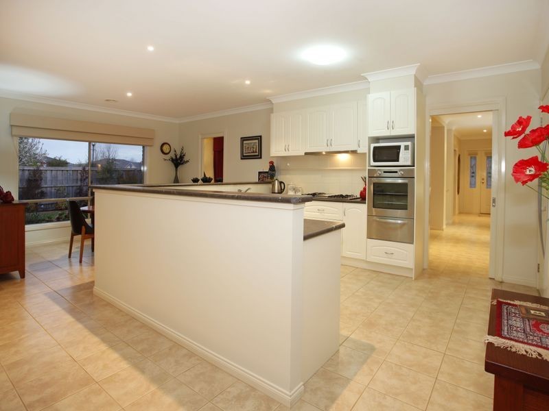 70 Livingstone Boulevard, Pakenham VIC 3810